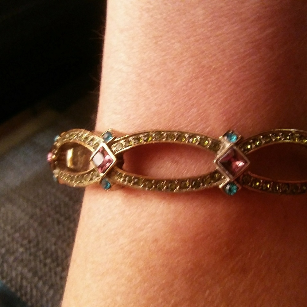 Heidi Daus Armed with Charm jeweled hinged bangle - Picture 4 of 7